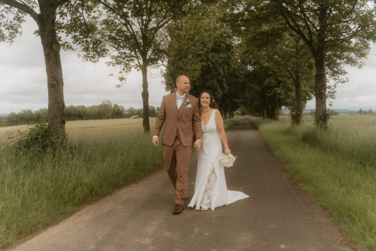 Hochzeitsfotos: Emotionale kirchliche Trauung von Eva & Fabian in Strohn, Eifel