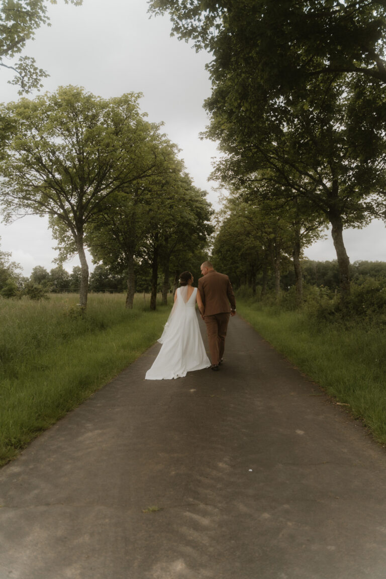 Hochzeitsfotos: Emotionale kirchliche Trauung von Eva & Fabian in Strohn, Eifel