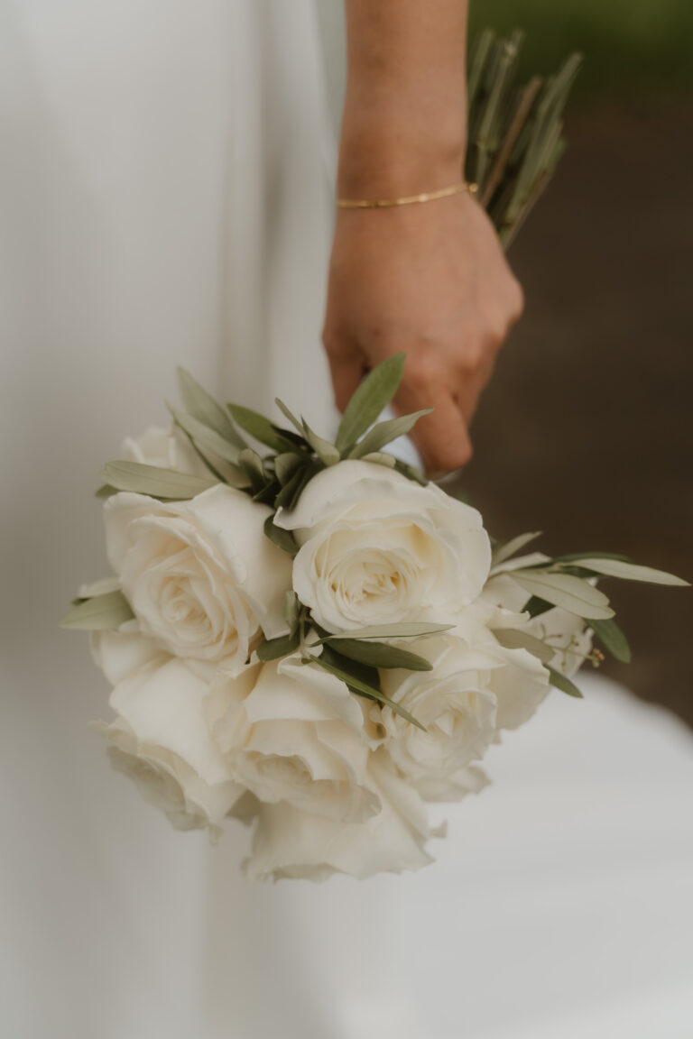 Hochzeitsfotos: Emotionale kirchliche Trauung von Eva & Fabian in Strohn, Eifel