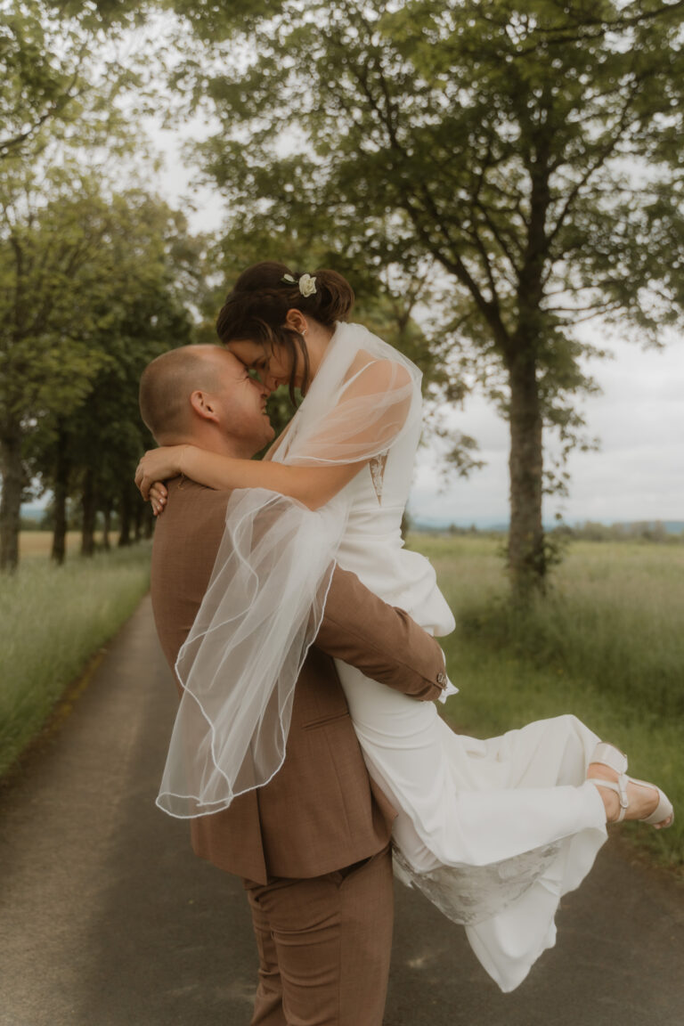 Hochzeitsfotos: Emotionale kirchliche Trauung von Eva & Fabian in Strohn, Eifel