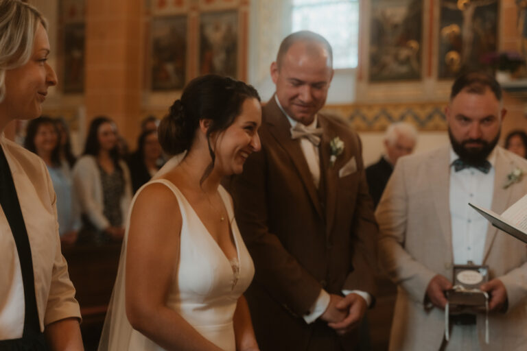 Hochzeitsfotos: Emotionale kirchliche Trauung von Eva & Fabian in Strohn, Eifel