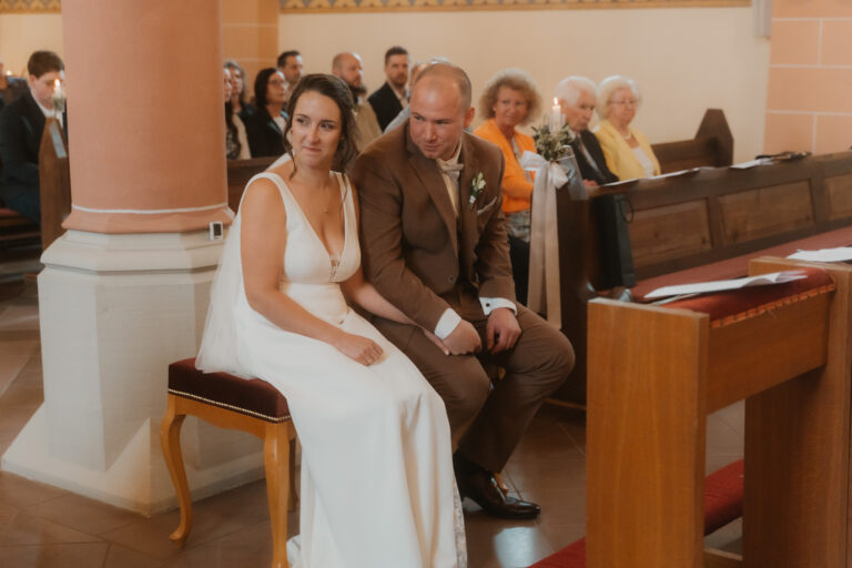 Hochzeitsfotos: Emotionale kirchliche Trauung von Eva & Fabian in Strohn, Eifel