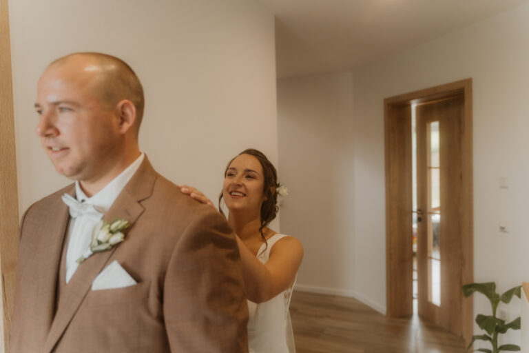 Hochzeitsfotos: Emotionale kirchliche Trauung von Eva & Fabian in Strohn, Eifel