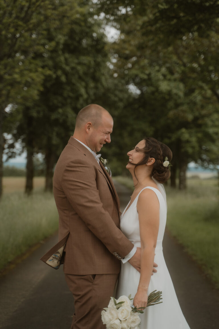 Hochzeitsfotos: Emotionale kirchliche Trauung von Eva & Fabian in Strohn, Eifel