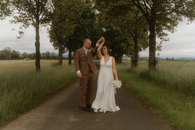 Hochzeitsfotos: Emotionale kirchliche Trauung von Eva & Fabian in Strohn, Eifel