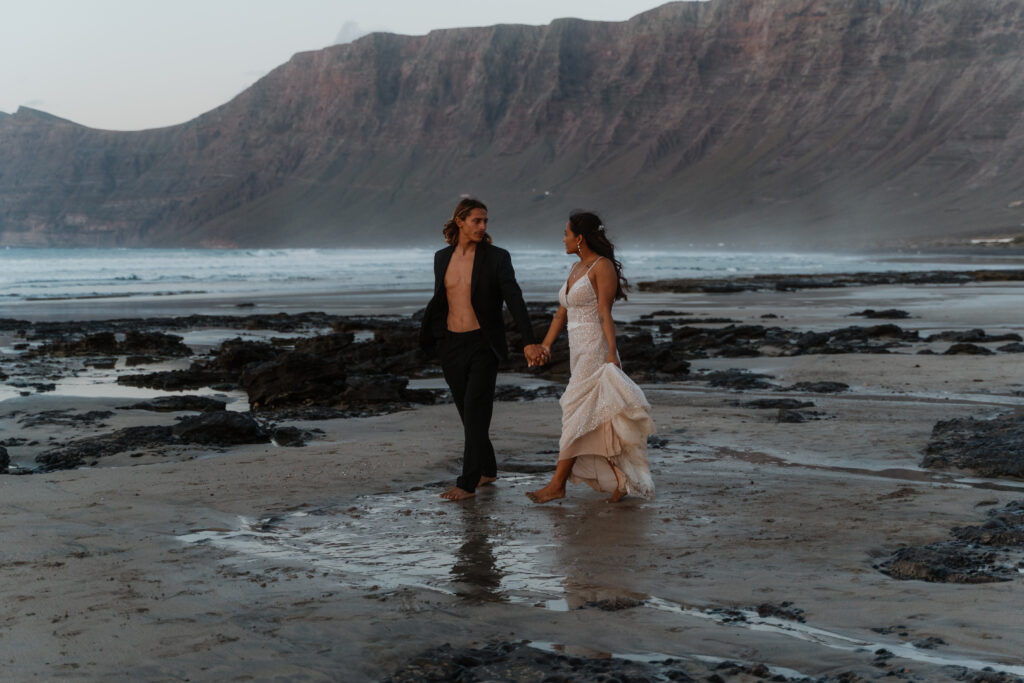 Beach Elopement am Strand von Lanzarote